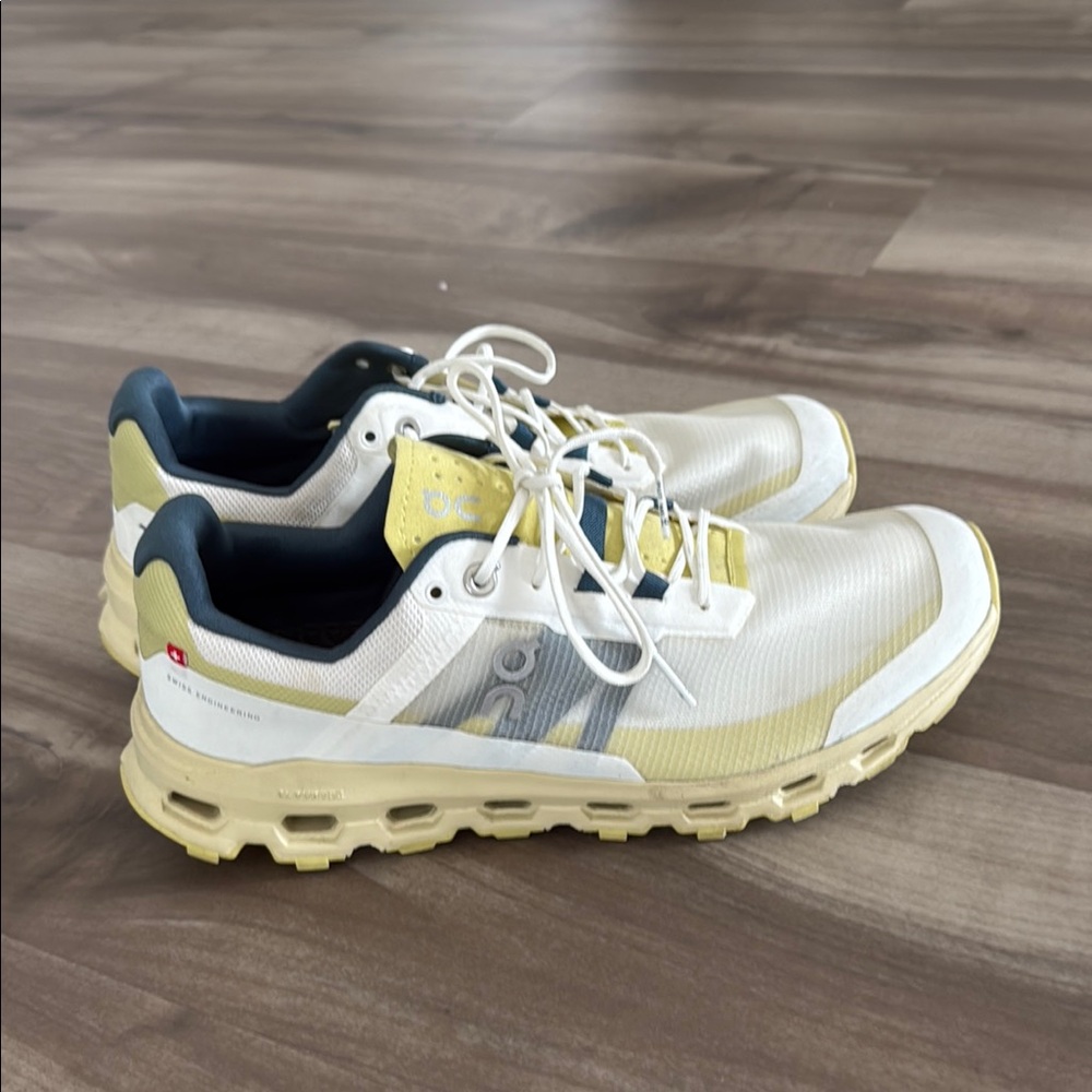 On Running Cloudvista Shoes in White and Yellow